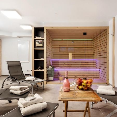 Chic Apartments With Balcony And Spa In מויסטראנה מראה חיצוני תמונה