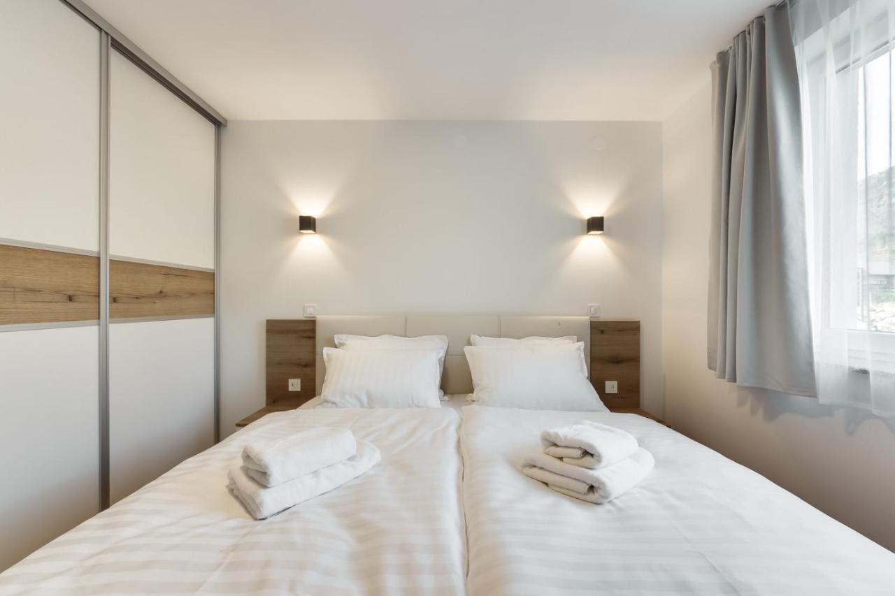 Chic Apartments With Balcony And Spa In מויסטראנה מראה חיצוני תמונה