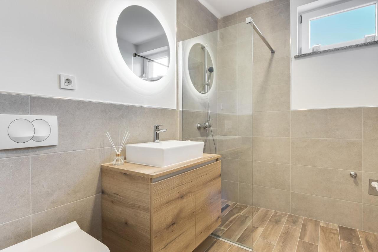 Chic Apartments With Balcony And Spa In מויסטראנה מראה חיצוני תמונה