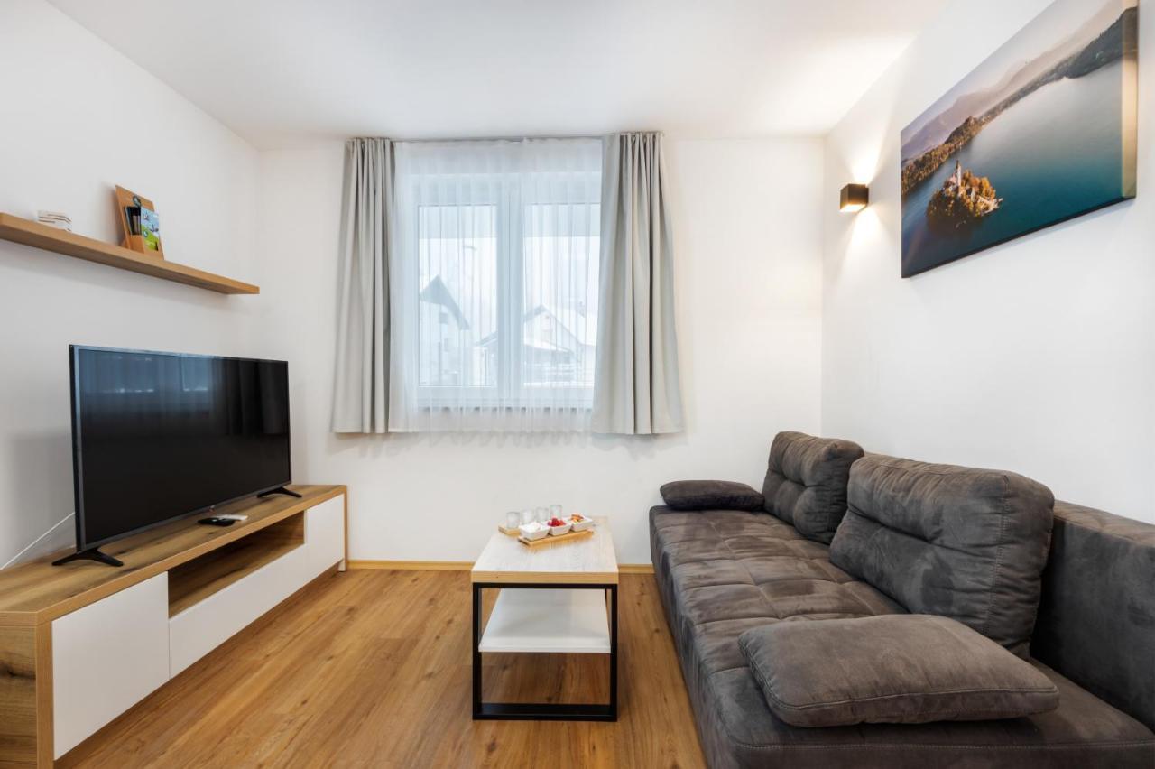 Chic Apartments With Balcony And Spa In מויסטראנה מראה חיצוני תמונה