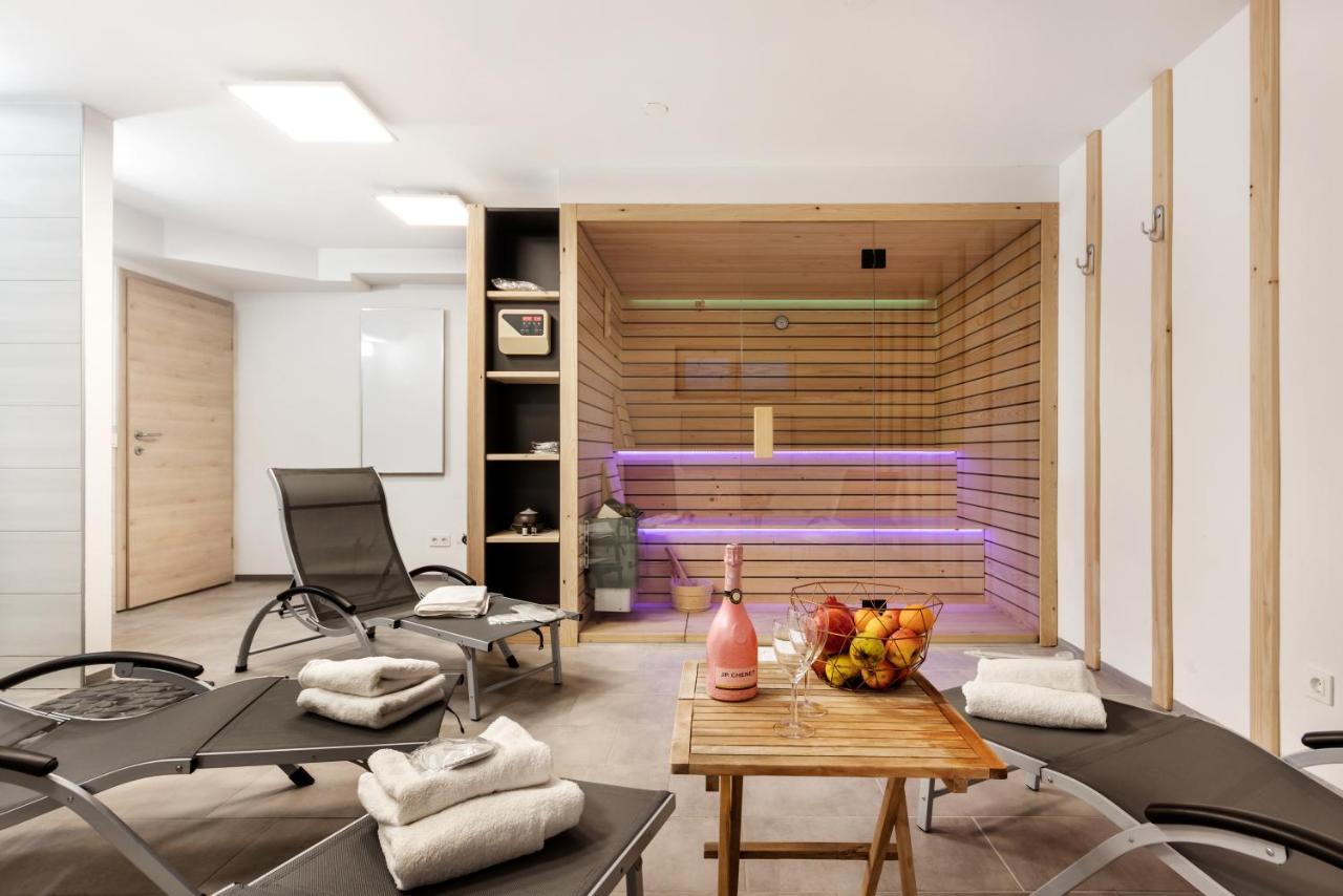 Chic Apartments With Balcony And Spa In מויסטראנה מראה חיצוני תמונה